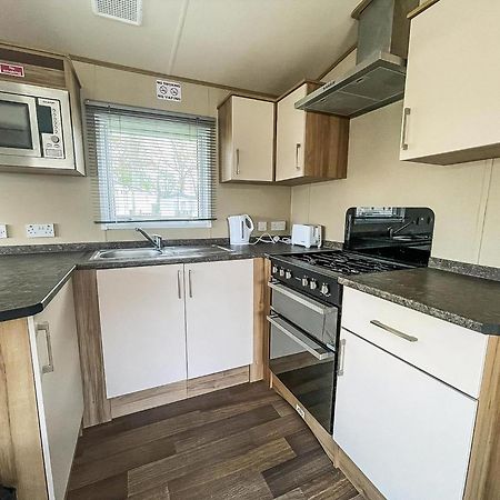 Lovely 6 Berth Caravan With Decking At Carlton Meres In Suffolk Ref 60058M サックスマンダム エクステリア 写真