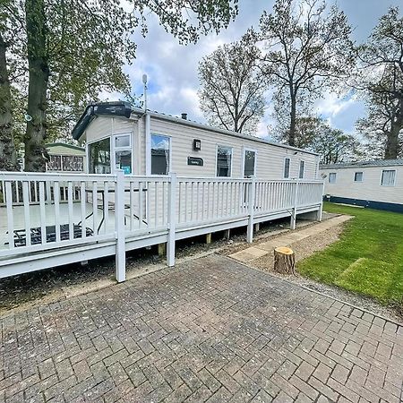 Lovely 6 Berth Caravan With Decking At Carlton Meres In Suffolk Ref 60058M サックスマンダム エクステリア 写真