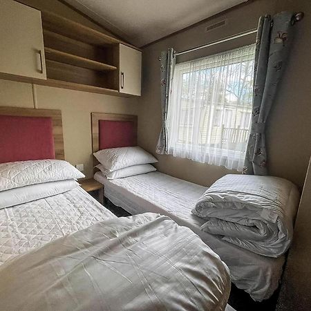 Lovely 6 Berth Caravan With Decking At Carlton Meres In Suffolk Ref 60058M サックスマンダム エクステリア 写真