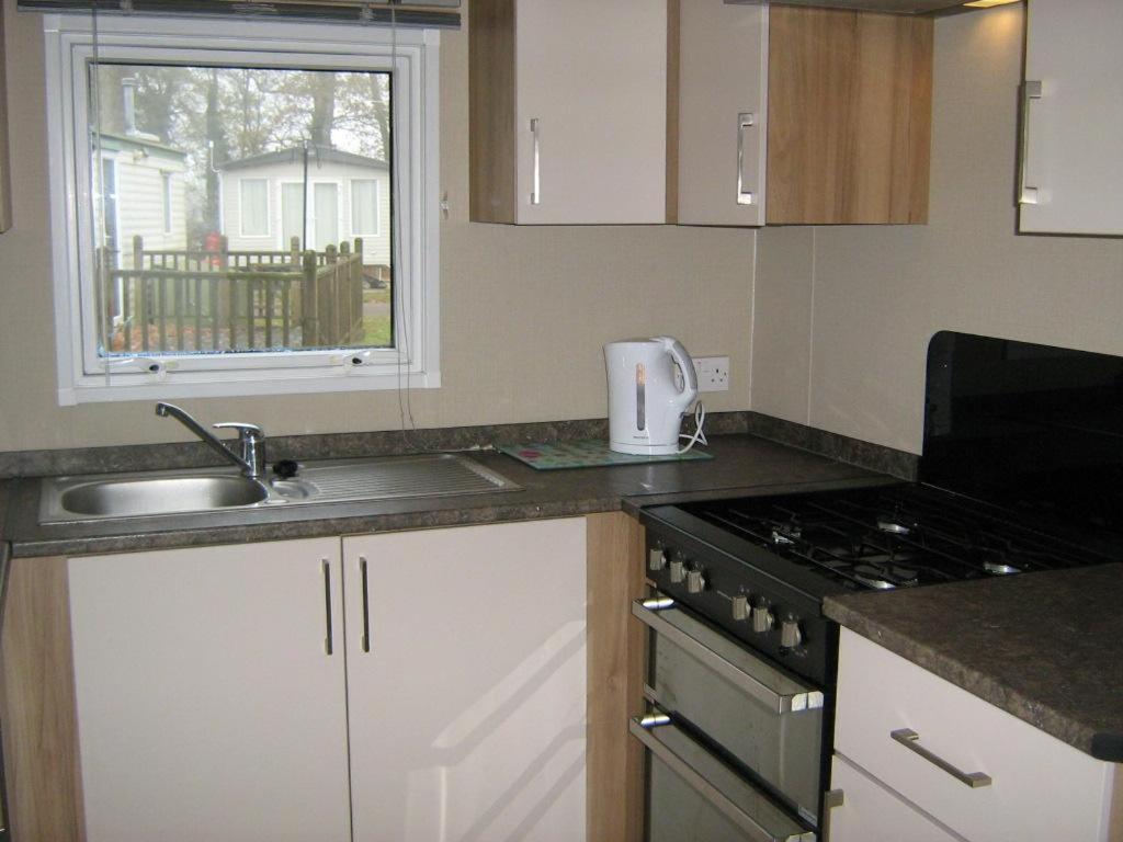 Lovely 6 Berth Caravan With Decking At Carlton Meres In Suffolk Ref 60058M サックスマンダム エクステリア 写真
