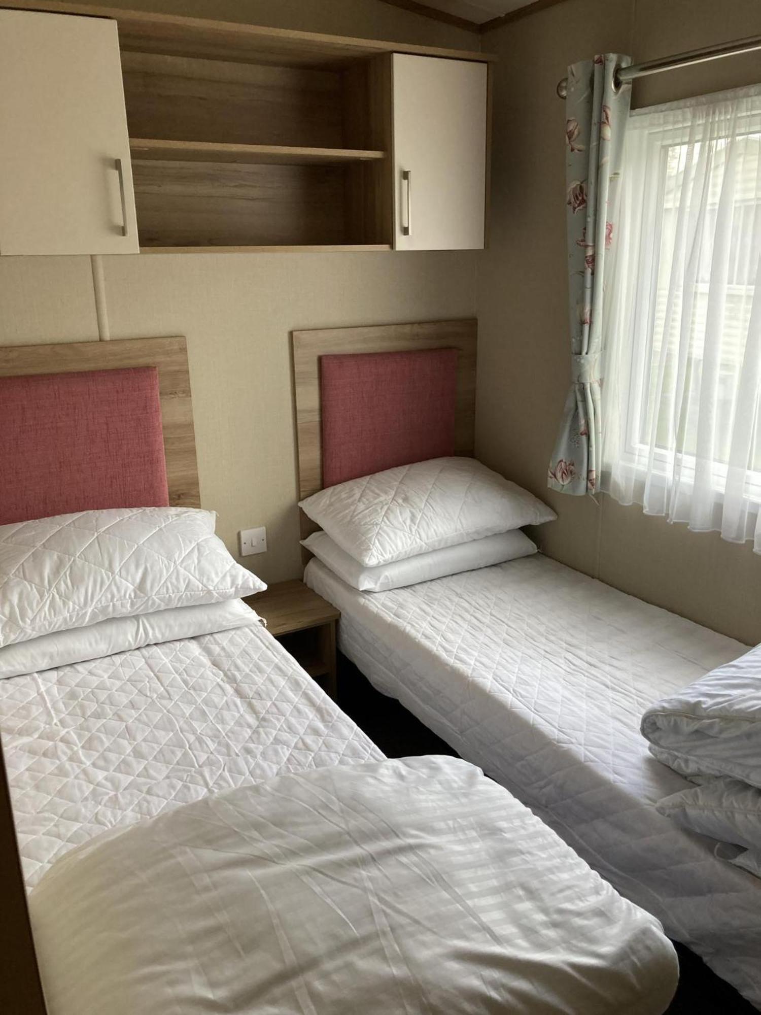 Lovely 6 Berth Caravan With Decking At Carlton Meres In Suffolk Ref 60058M サックスマンダム エクステリア 写真