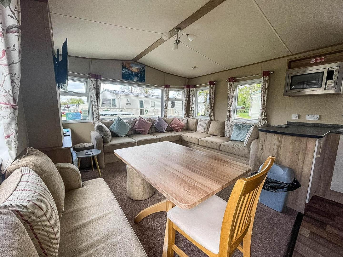 Lovely 6 Berth Caravan With Decking At Carlton Meres In Suffolk Ref 60058M サックスマンダム エクステリア 写真
