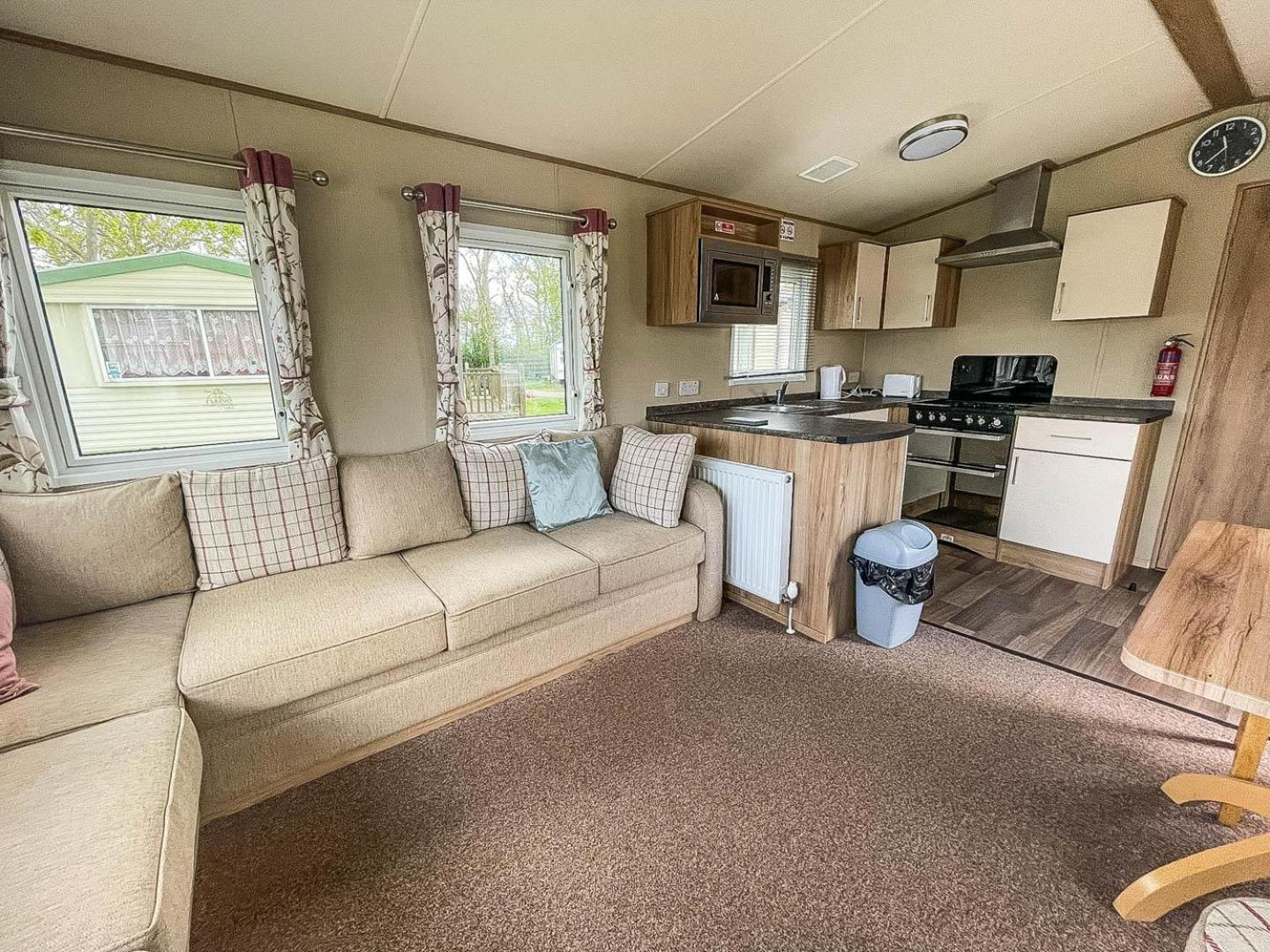 Lovely 6 Berth Caravan With Decking At Carlton Meres In Suffolk Ref 60058M サックスマンダム エクステリア 写真