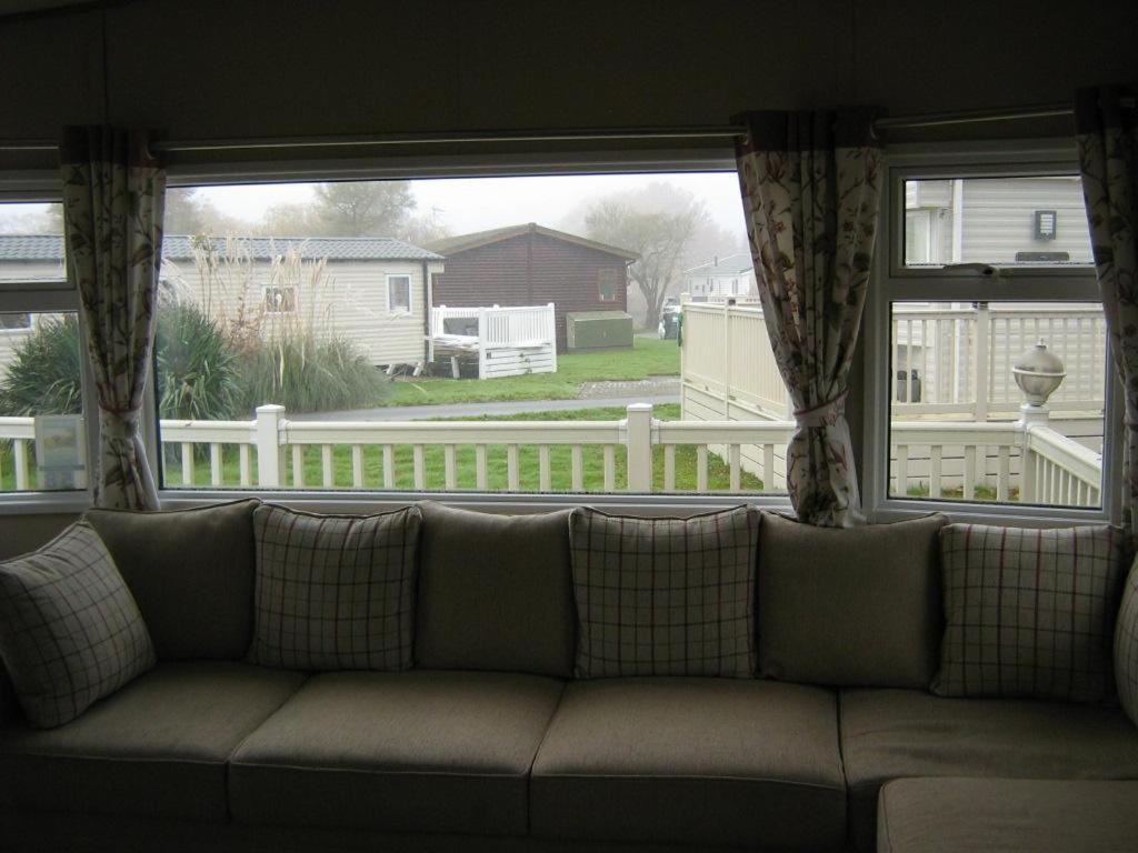 Lovely 6 Berth Caravan With Decking At Carlton Meres In Suffolk Ref 60058M サックスマンダム エクステリア 写真